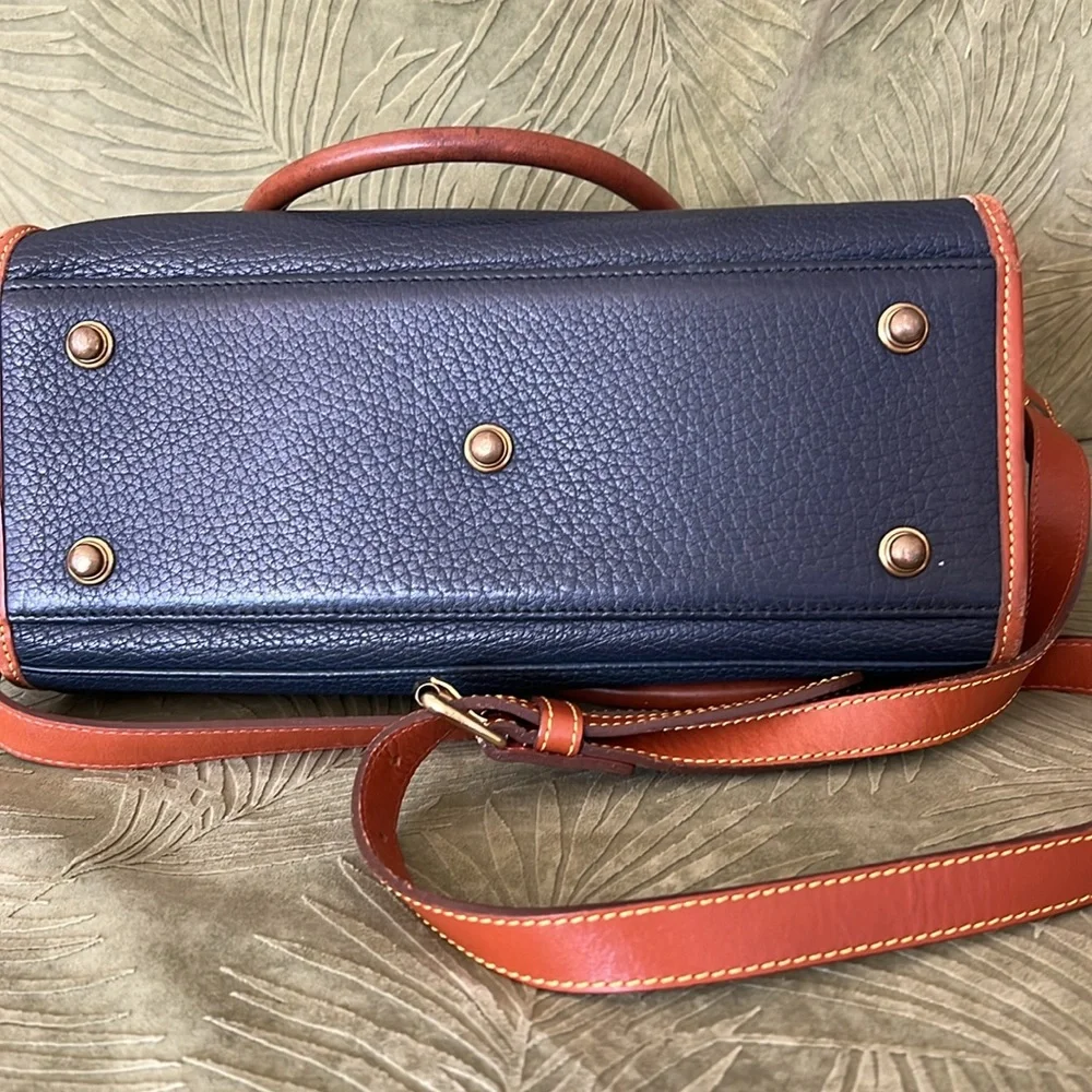 Dooney & Bourke R212 'All Weather' Black-tan Cross-body Zip-top Satchel Handbag
